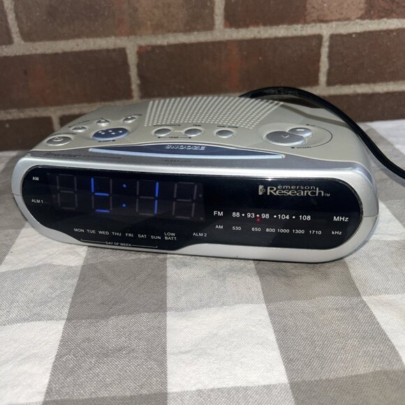 Emerson Research SmartSet AM FM 2-Alarm Clock Radio Blue Dimmer Tested CKS1850 - Picture 4 of 4